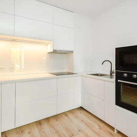 New Modern In Center Apartmán *