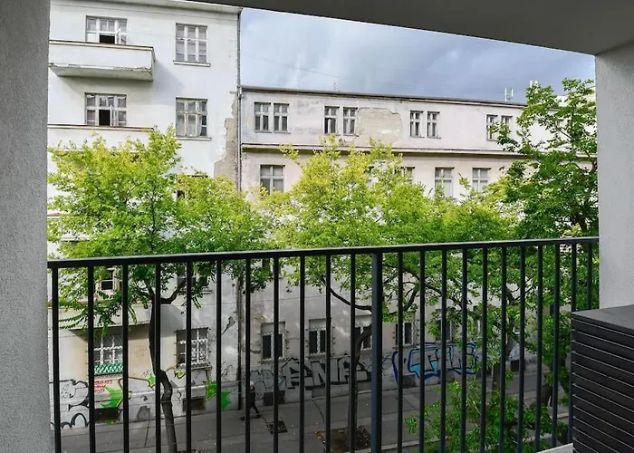 New Modern In Center *